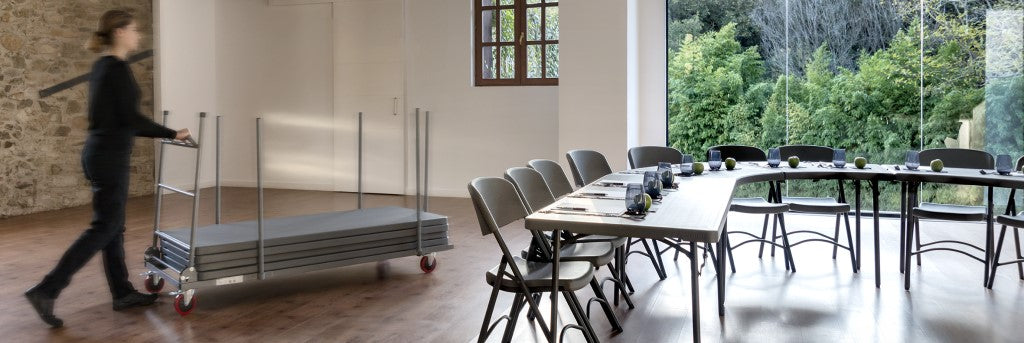 What Fits More People, a Round or Rectangular Folding Table?