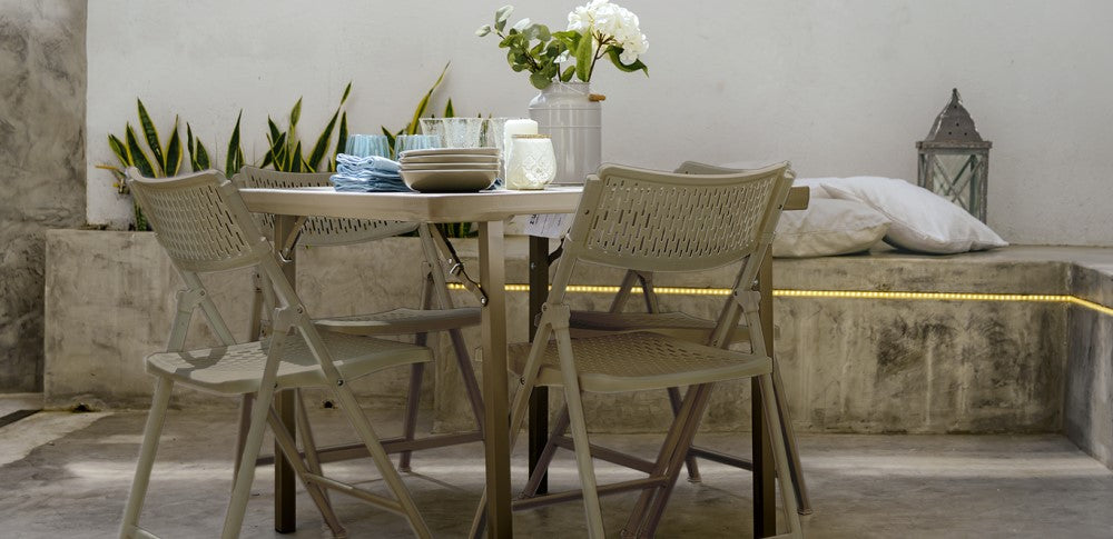 Unlock the Benefits of Using Folding Tables and Chairs for Effortless Summer Gatherings