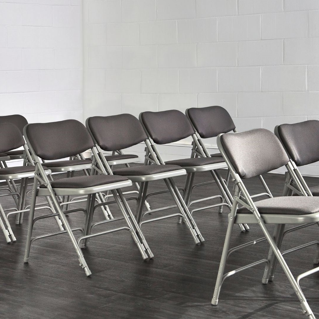 28 Comfort Folding Chairs Low Trolley